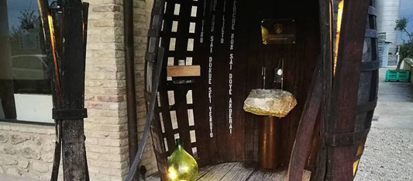 Κι όμως είναι αλήθεια: Υπάρχει συντριβάνι… που ρέει κρασί αντί για νερό (φωτο)